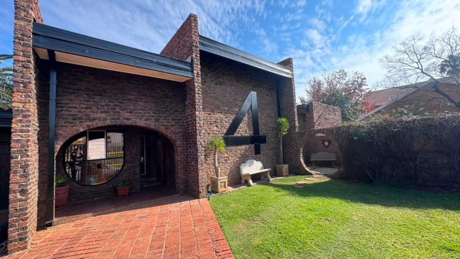 5 Bedroom Property for Sale in Royldene Northern Cape